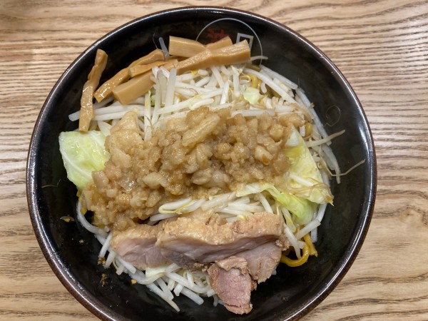 「ブラックジャンク油そば　900円」@日本油党 渋谷総本部の写真