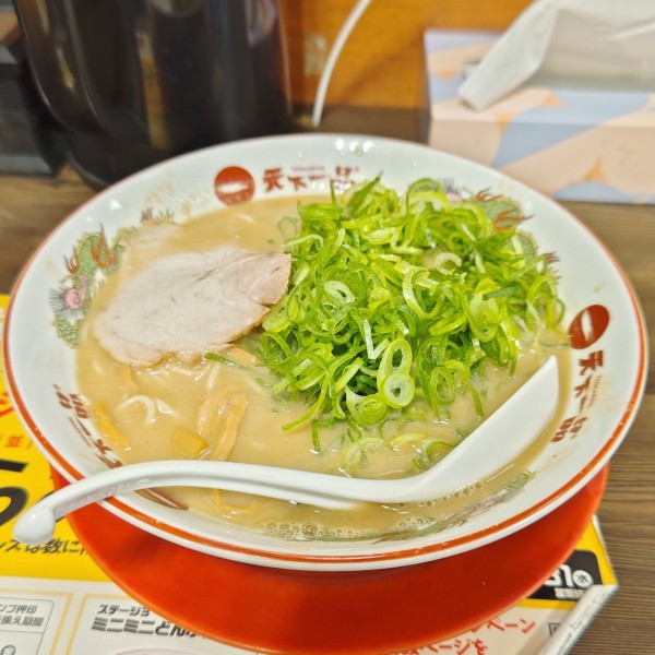 「こってり（大盛・スープ増し）＋ネギ」@天下一品 上野アメ横店の写真