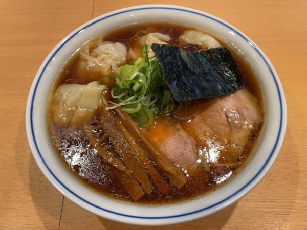 「醤油ワンタンらぁ麺」@らぁ麺 すぎ本の写真