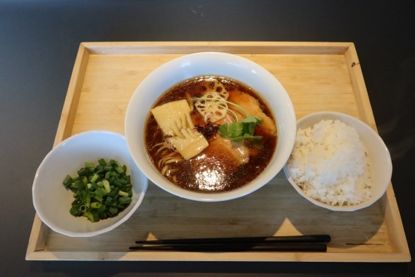 「らぁ麺￥９５０+ネギ￥１００」@らぁ麺と点心 グラフミの写真