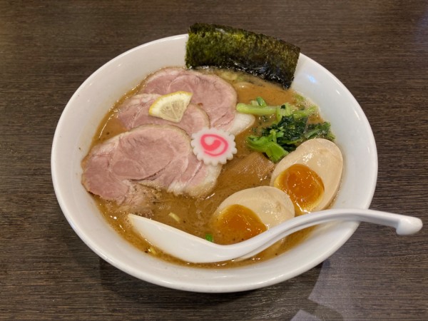 「特製らーめん並盛」@麺座でん カツシカン!の写真