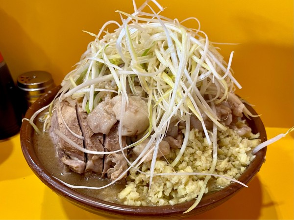 「大ラーメン 麺増し650g しょうが×2 ねぎ」@ラーメン二郎 八王子野猿街道店2の写真