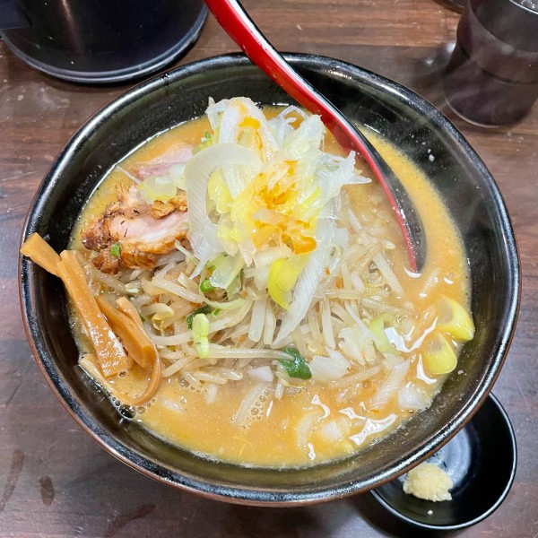 「味噌　(野菜増量、生ニンニクあり)」@麺処 花田 池袋店の写真