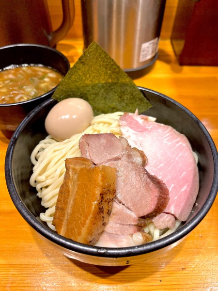 「特製つけ麺【TP】チャーシュー丼」@つけ麺 燕武の写真