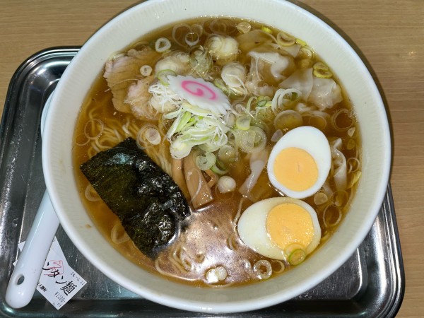 「ワンタン麺(¥1,200) ゆで卵(¥100)」@大宮大勝軒の写真