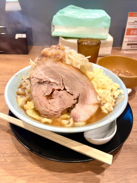 「ラーメン(ニンニク増しアブラ)」@俺の生きる道 上野店の写真