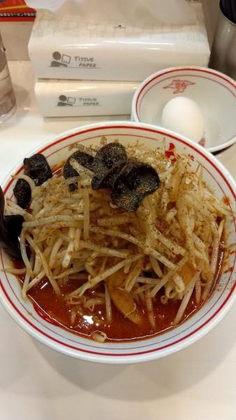 「北極の炎+生卵」@蒙古タンメン 中本 柏店の写真