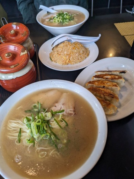 「豚骨ラーメンと半焼き飯」@博多長浜らーめん 風び つきみ野店の写真