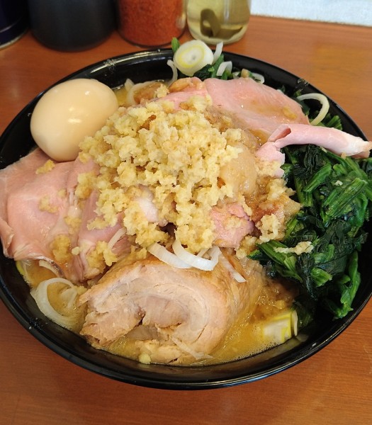 「味噌ラーメン+レンソウ､生姜Ｗ」@それいけ！たかちゃんラーメンの写真