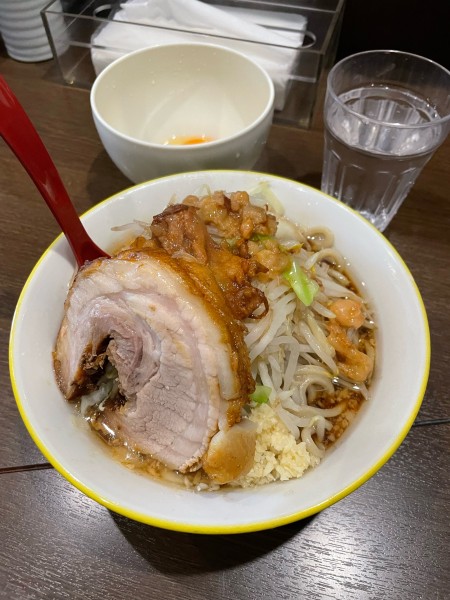 「ラーメン小　ヤサイアブラマシ　ニンニク少なめ」@ラーメン イエロー 御徒町店の写真