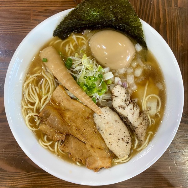 「中華そば ¥870円（味玉＋100円・麺大盛サービスCP）」@中華そば あたりの写真