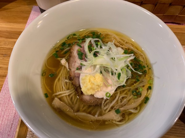 「【貝出汁鶏清湯そば】 〜ふわり生姜・白醤油ver〜」@中華蕎麦 はざまの写真