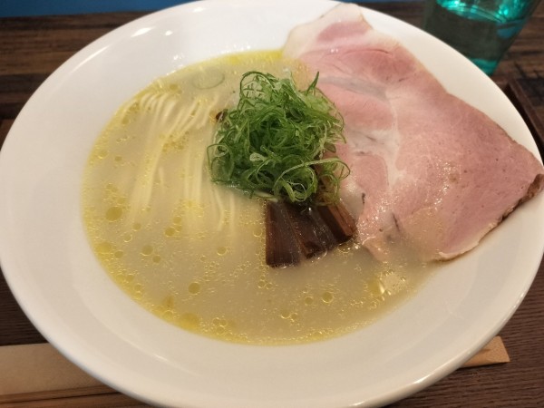 「牡蠣塩ラーメン800円(広島産)」@むかん 初台の写真