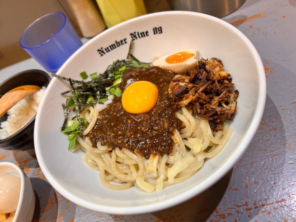 「まぜそばブラック」@麺Dining Number Nine 09の写真