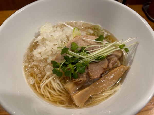「玉ねぎ煮干しそば」@煮干しそば 虎愼の写真