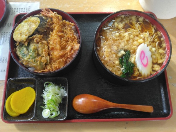 「天丼セット1050円(選択かけそば)」@金兵衛食堂の写真