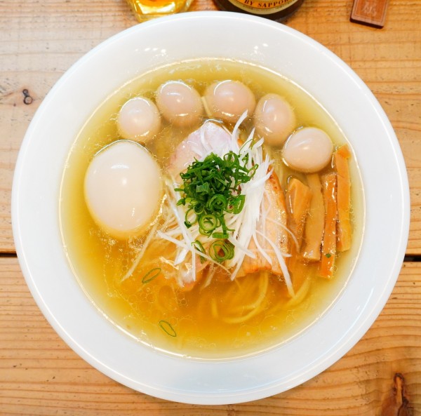 「味玉鶏ソバ潮＋うずらの味玉＋サッポロラガービール」@The Noodles & Saloon Kiriyaの写真