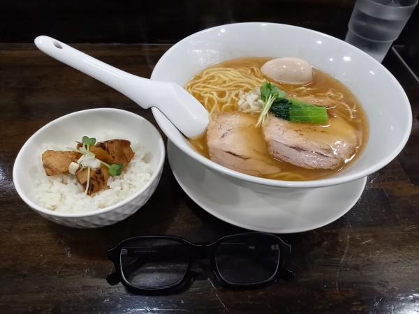 「味玉醤油ラーメン・ミニチャーシュー丼」@ラーメン晃煇の写真