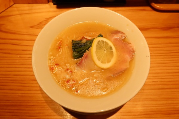 「鯛白湯らーめん￥１０００」@麺屋 しゃちほこの写真