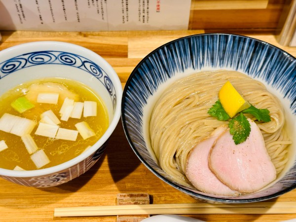 「昆布水つけ 塩 1,100円 中盛 100円」@ハちゃんラーメンの写真