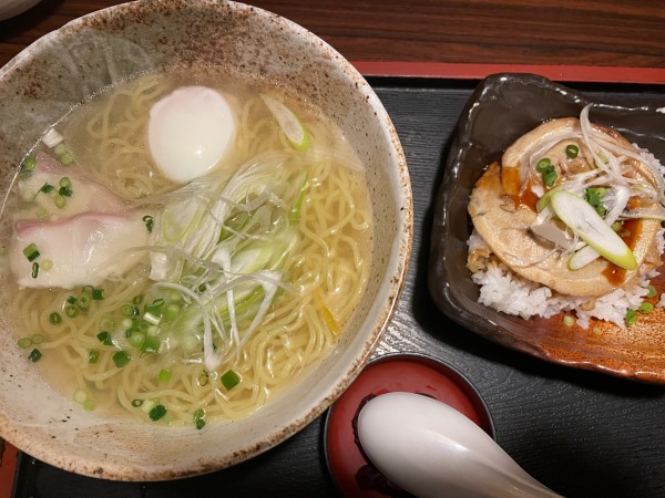 「ランチ:鯛だし柚塩ラーメン890円(セット)」@海鮮問屋 地魚屋 大宮店の写真