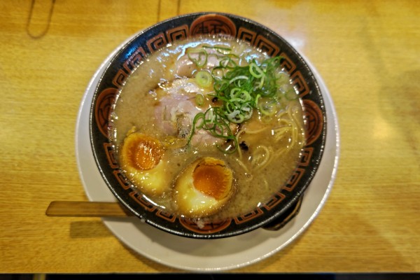 「長浜らーめん（煮玉子トッピング）」@博多長浜らーめん 夢街道 土橋店の写真