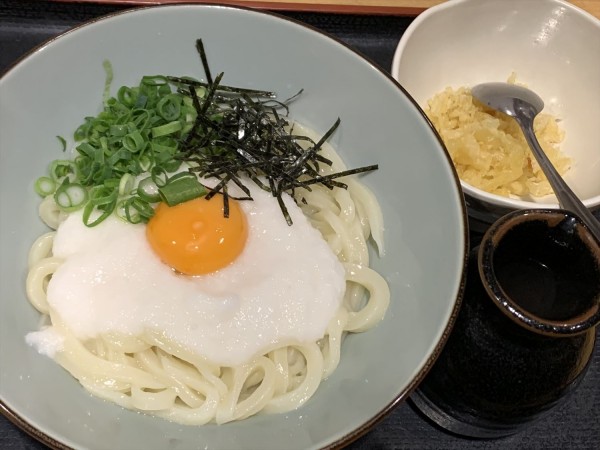 「山かけぶっかけうどん（温・太麺）」@さぬきうどん 元咲 南小岩店の写真