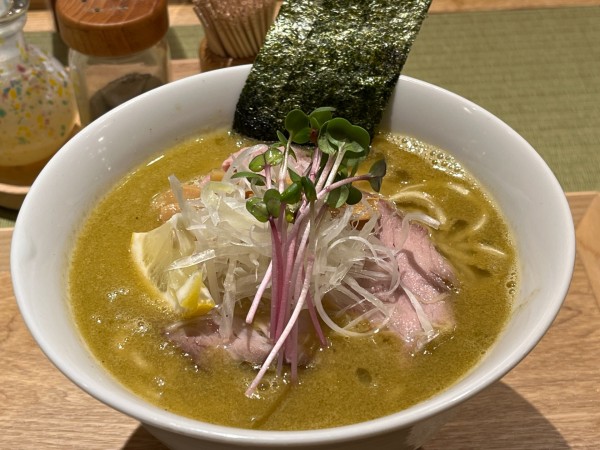 「濃厚牡蠣らぁ麺」@らぁ麺 牡蠣と貝の写真