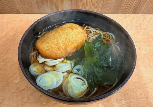 「コロッケそば(400円)」@そば処 味の里の写真