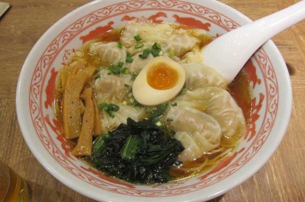 「ワンタン麺肉汁　990円」@小籠包の王様 華星 浅草店の写真