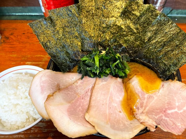 「中盛チャーシュー麺、のり、ライス」@末廣家の写真