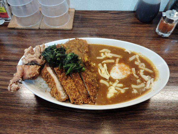 「オールのせカレー　　　1200円」@アマカレーの写真