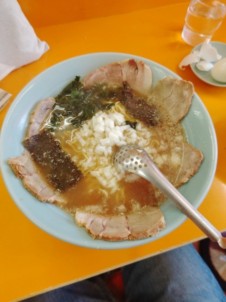 「玉ネギチャーシューメン(中)(800円)」@ラーメンショップYAMANAKA 福生店の写真