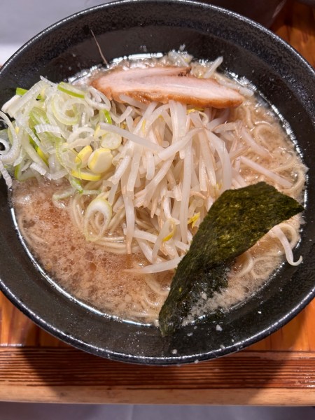 「らぁ麺」@らあ麺 やったる 新宿店の写真