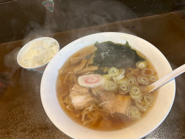 「醤油ラーメン（並盛・140g）750円」@焼肉 恵比寿の写真