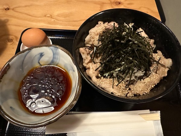 「岩中豚つけ蕎麦 ラー油入り(1000円)」@つるり SOBA Standの写真