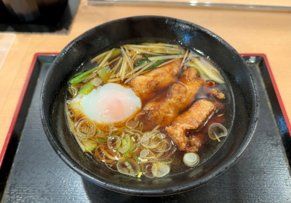 「店舗限定・鶏竜田小松菜生姜そば(680円)+温玉(クーポン)」@ゆで太郎 九段南店の写真