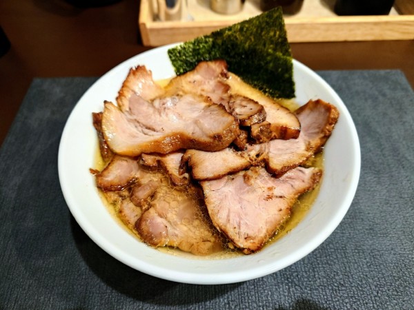 「塩チャーシュー麺+炙りチャーシュー2枚」@手打ち 蓮の写真