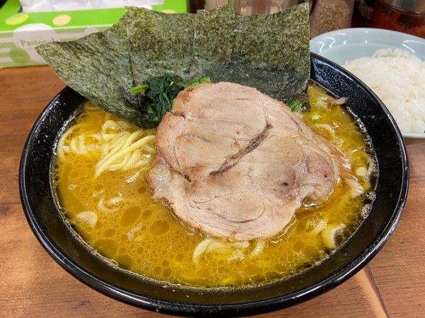 「ラーメン 大盛り 900円」@英吉家の写真