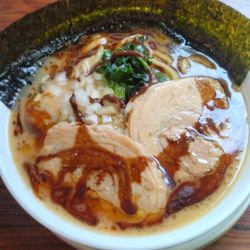 家系黒マー油ラーメン＋ﾁｬｰｼｭｰ1枚＋ﾗｲｽ