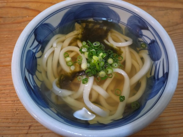 「かけうどん小300円」@手打ちうどん 渡辺の写真