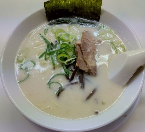 「ラーメン（麺ヤワ）600円」@博多天神 渋谷南口店の写真