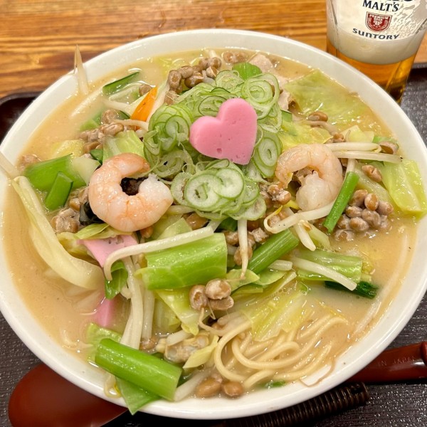 「納豆ちゃんぽん+神泡のザ・プレミアムモルツ(生中)」@三芳八の写真