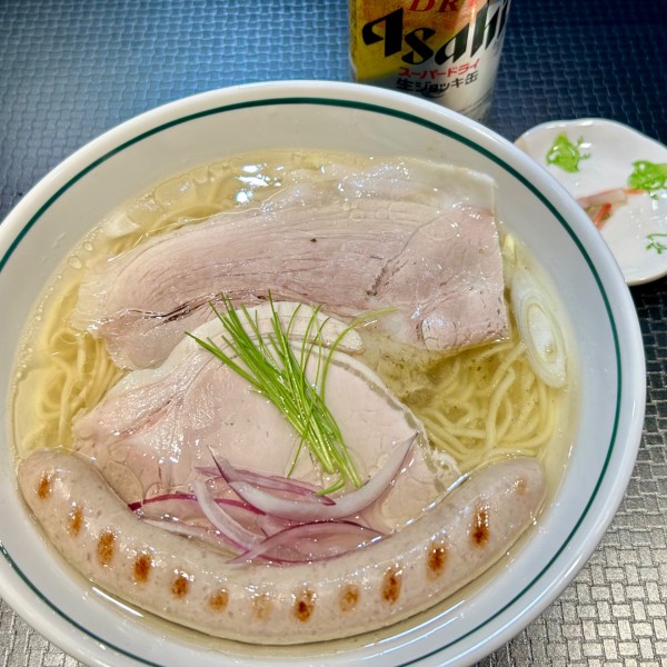 「豚一頭清湯麺ソーセージラーメン 塩＋アサヒ生ジョッキ缶」@豚一頭 清湯麺の写真