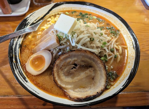 「辛みそデラックスらーめん、麺大盛   1200円」@志のやの写真