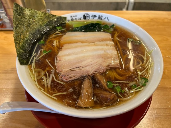 「中華そば(醬油・並) ＋チャーシュー1枚追加(LINE友達クーポ」@築地の中華そば 伊蔵八の写真