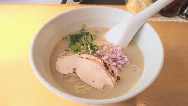 「鶏塩らーめん」@ラーメン屋 つるんの写真