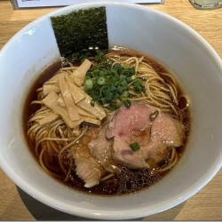 醤油ラーメン(900円)