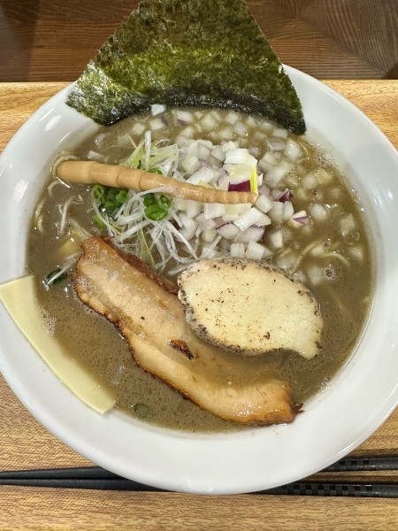 「濃厚中華そば　玉ねぎトッピング追加」@中華そば あたりの写真