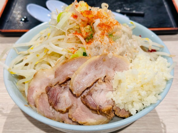 「ラーメン 840円 チャーシュー 200円」@旨い安い腹いっぱい 幕張店の写真